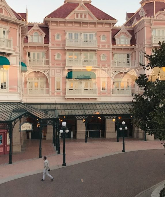 Pourquoi découvrir Disneyland Paris pour noël ?